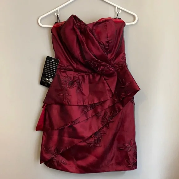 NWT Bebe XS Jayden Strapless Firecracker Red Dress NYE Christmas - Picture 2 of 6